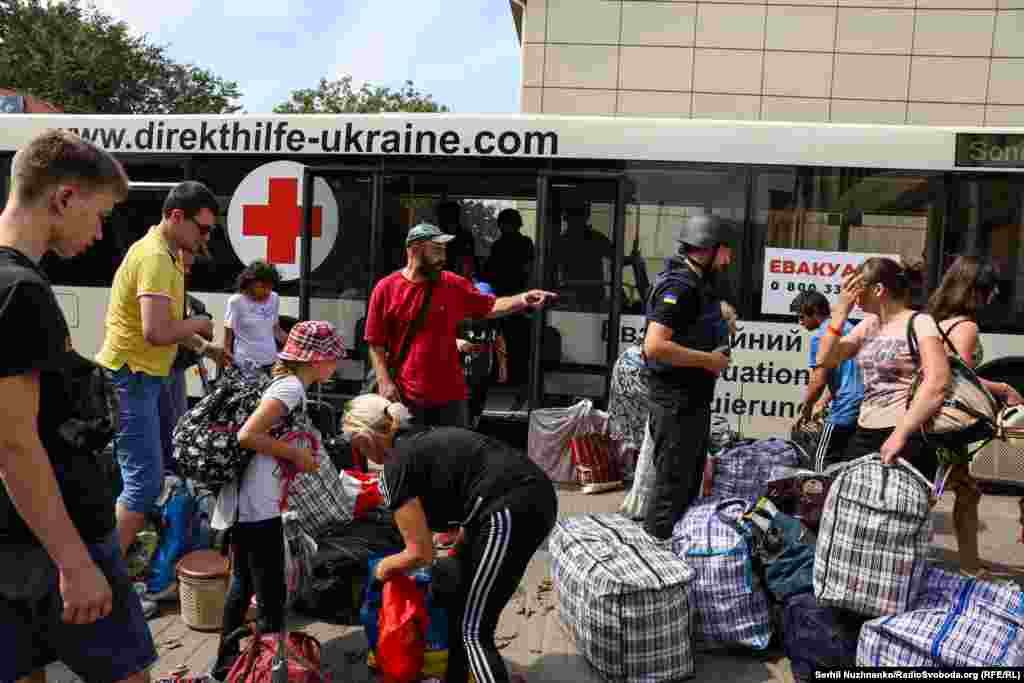 До войны в Покровске жили около 60 тысяч человек. Сейчас &mdash; почти вдвое меньше