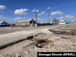 Вот так выглядит село Каратал после схода большой воды. 13 апреля 2024 года