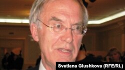 Даан Эвертс, глава миссии по наблюдению за выборами в Казахстане от БДИПЧ/ОБСE. Астана, 4 апреля 2011 года.