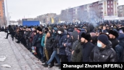 Люди, вышедшие на массовые протесты в Актобе в дни Январских событий. Актобе, 6 января 2022 года