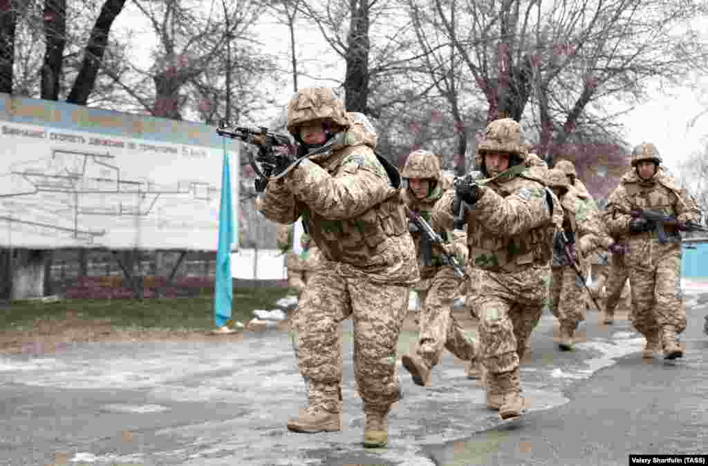 Таджикские военнослужащие, задействованные в охране ТЭЦ. 10 января 2022 года