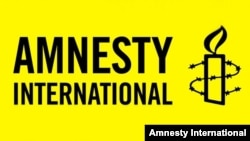 Логотип международной правозащитной организации Amnesty International. 