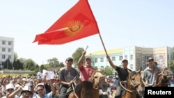 Акция протеста в городе Ош в августе 2010 года. Иллюстративное фото.