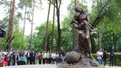 Памятник жертвам Голода в Казахской степи начала 1930-х годов. Алматы, 31 мая 2017 года.