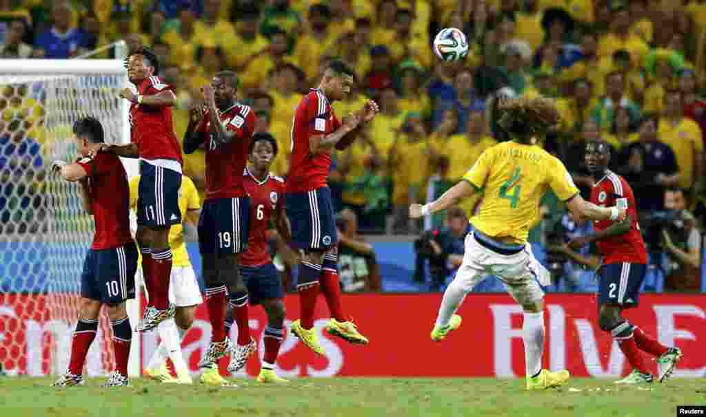 Braziliya-Kolumbiya &ndash; 2:1. David Luiz Braziliyanın 2-ci qolunu Kolumbiyanın qapısından keçirir.