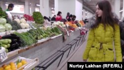 На продуктовом рынке в Алматы.