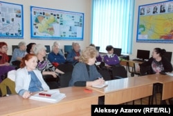 Члены секции экскурсоводов и гидов-переводчиков на своем совещании. Алматы, 19 февраля 2015 года.