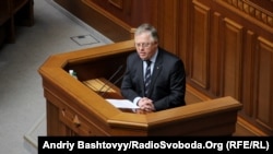 Лидер Коммунистической партии Украины Петр Симоненко выступает в парламенте. Киев, 16 апреля 2013 года.