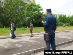 На улице в Ташкенте. 15 мая 2012 года. Иллюстративное фото.