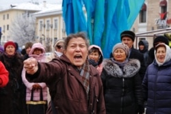 Участница митинга в Алматы, 16 декабря 2019 года.