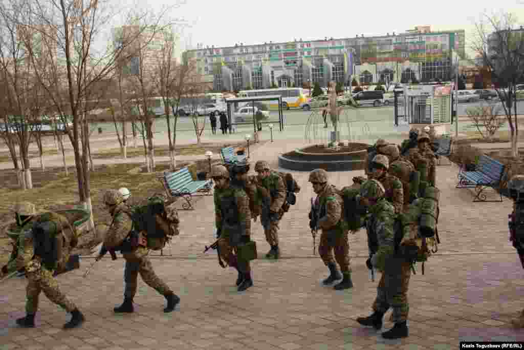 Военное подкрепление. Актау, 21 декабря 2011 года.