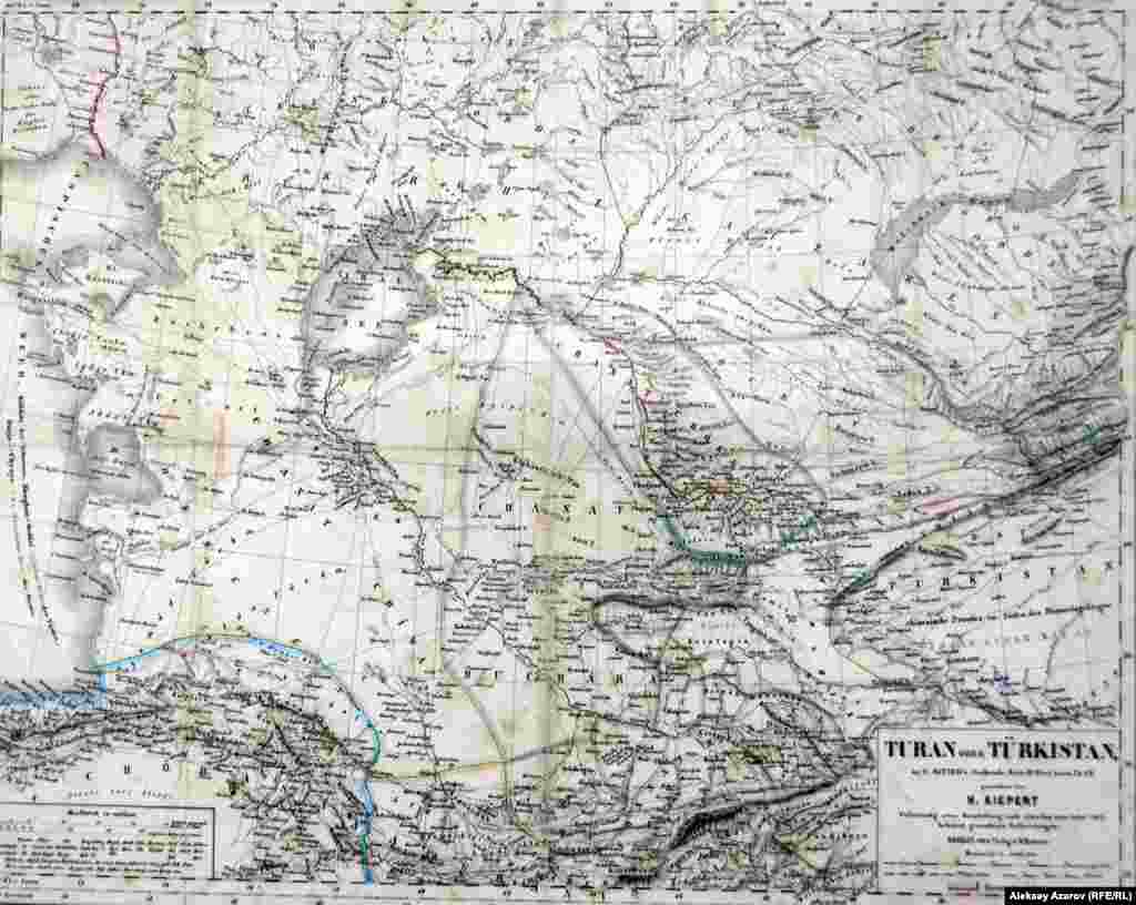 Многие районы Туркестана в середине 19-го века европейским ученым были еще недостаточно известны. На этой карте Туркестана, изданной в Берлине в 1862 году, можно увидеть уровень знаний по географии региона в ту эпоху.