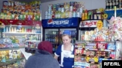 Продуктовый магазин в Уральске. 6 февраля 2009 года.